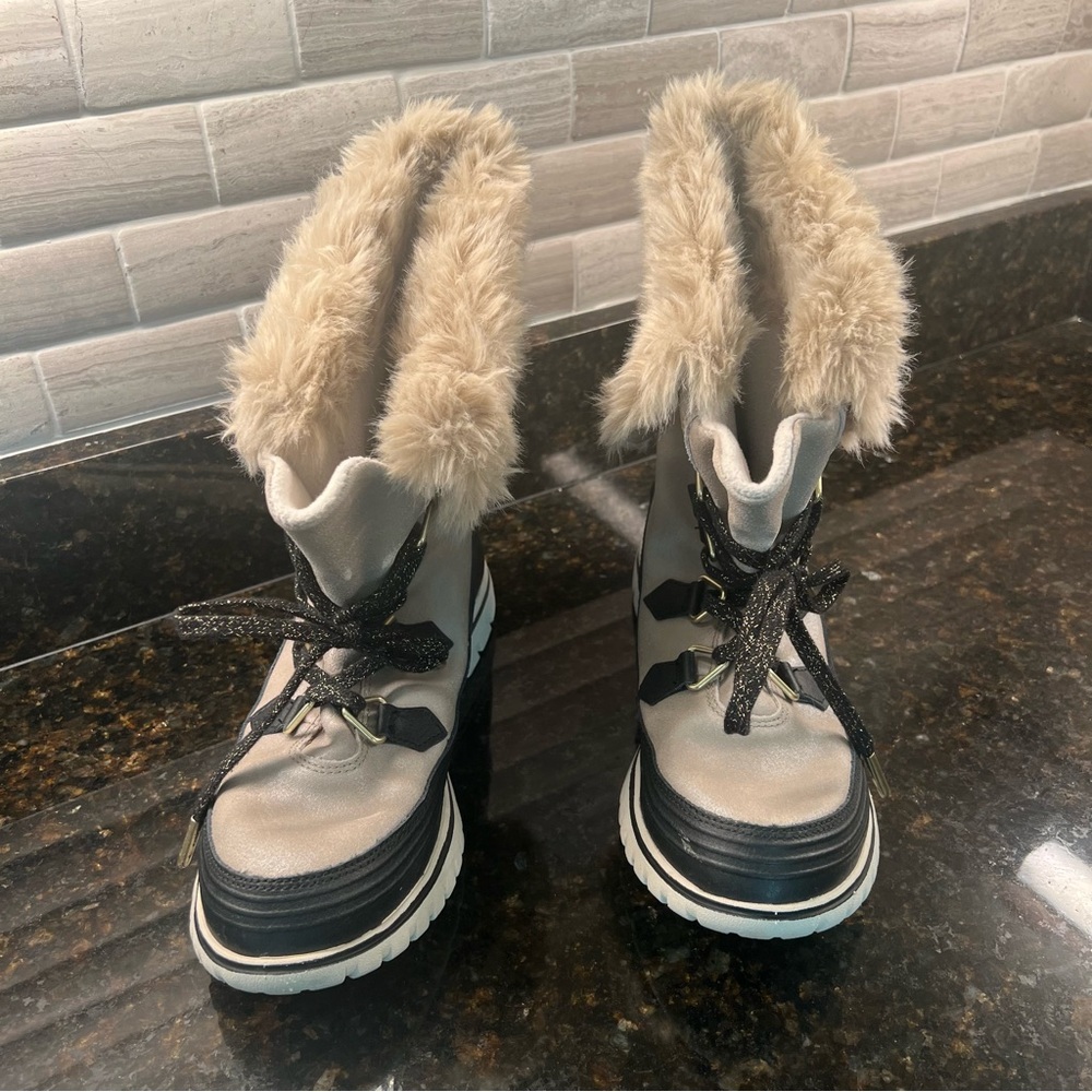 Sorel Womens Winter Boots Fur Lace Up Shimmering Size US 8.5 Faux Fur 1652391103
